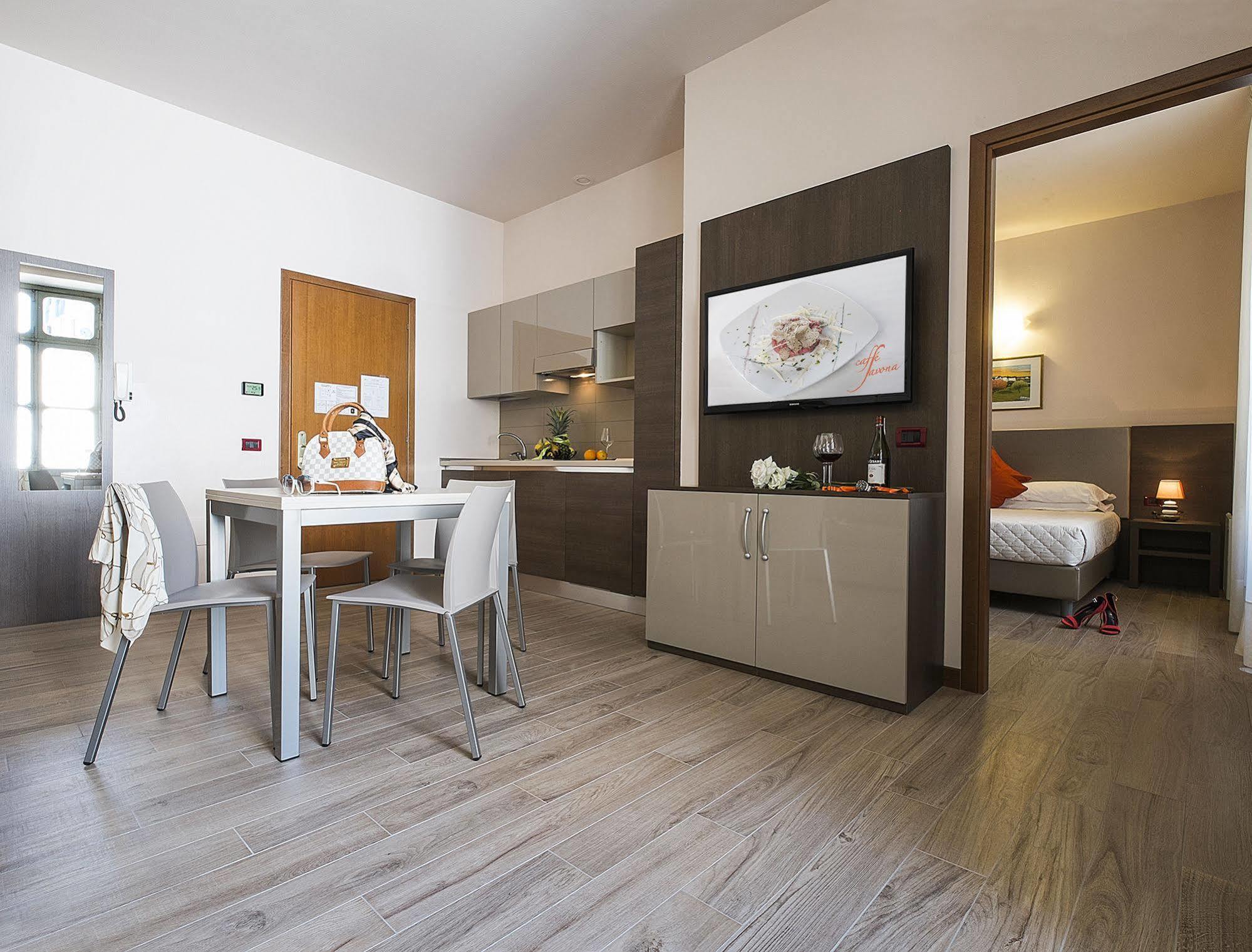 Residence Caffe Savona Альба Экстерьер фото