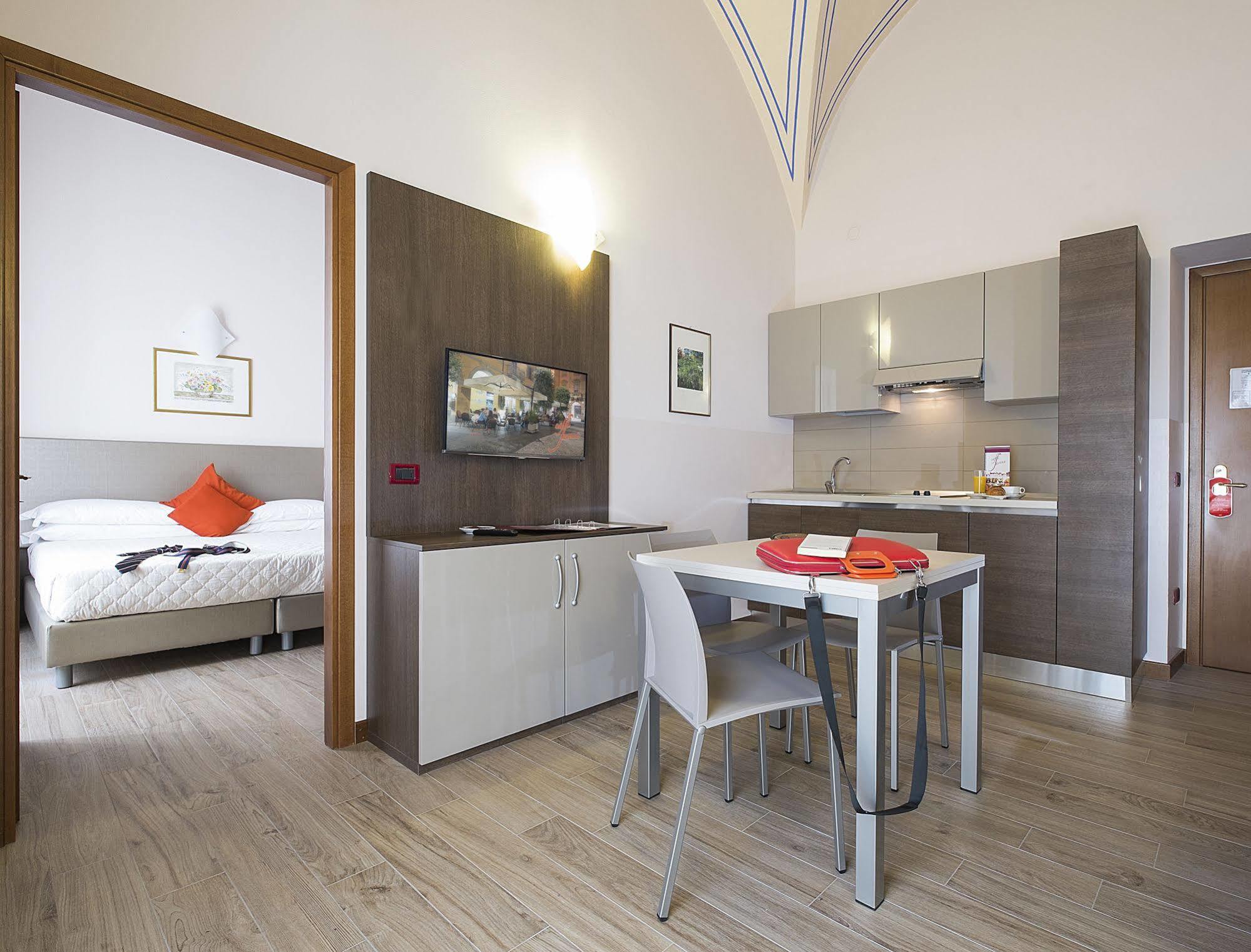 Residence Caffe Savona Альба Экстерьер фото
