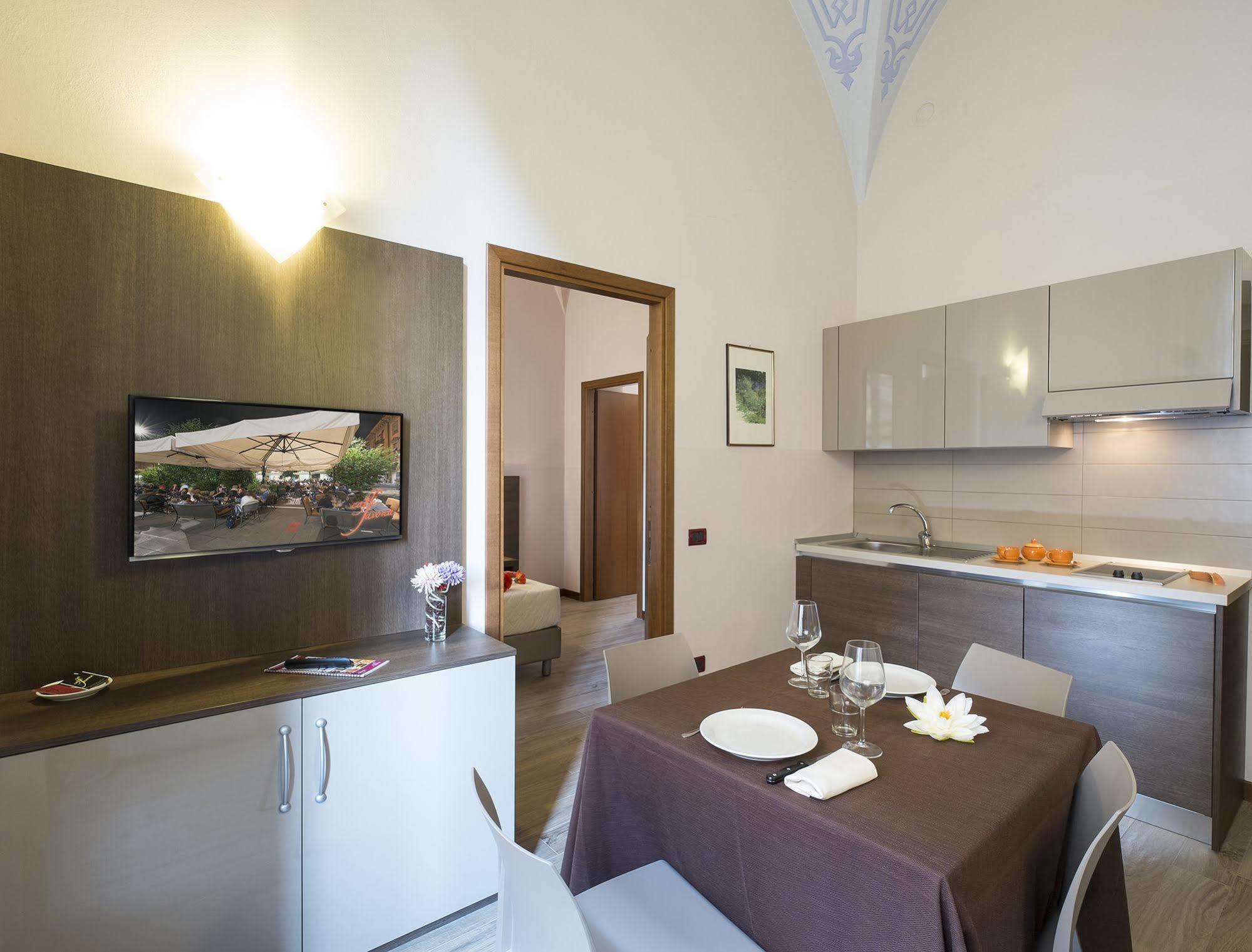 Residence Caffe Savona Альба Экстерьер фото