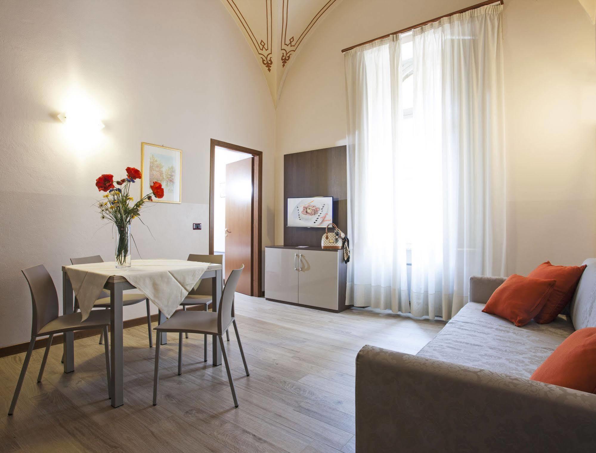 Residence Caffe Savona Альба Экстерьер фото