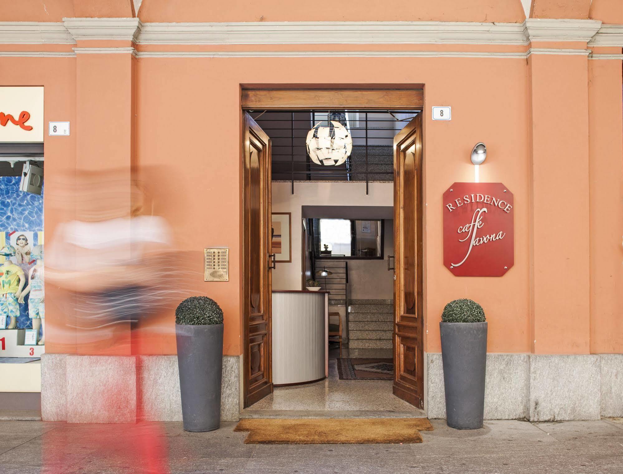 Residence Caffe Savona Альба Экстерьер фото