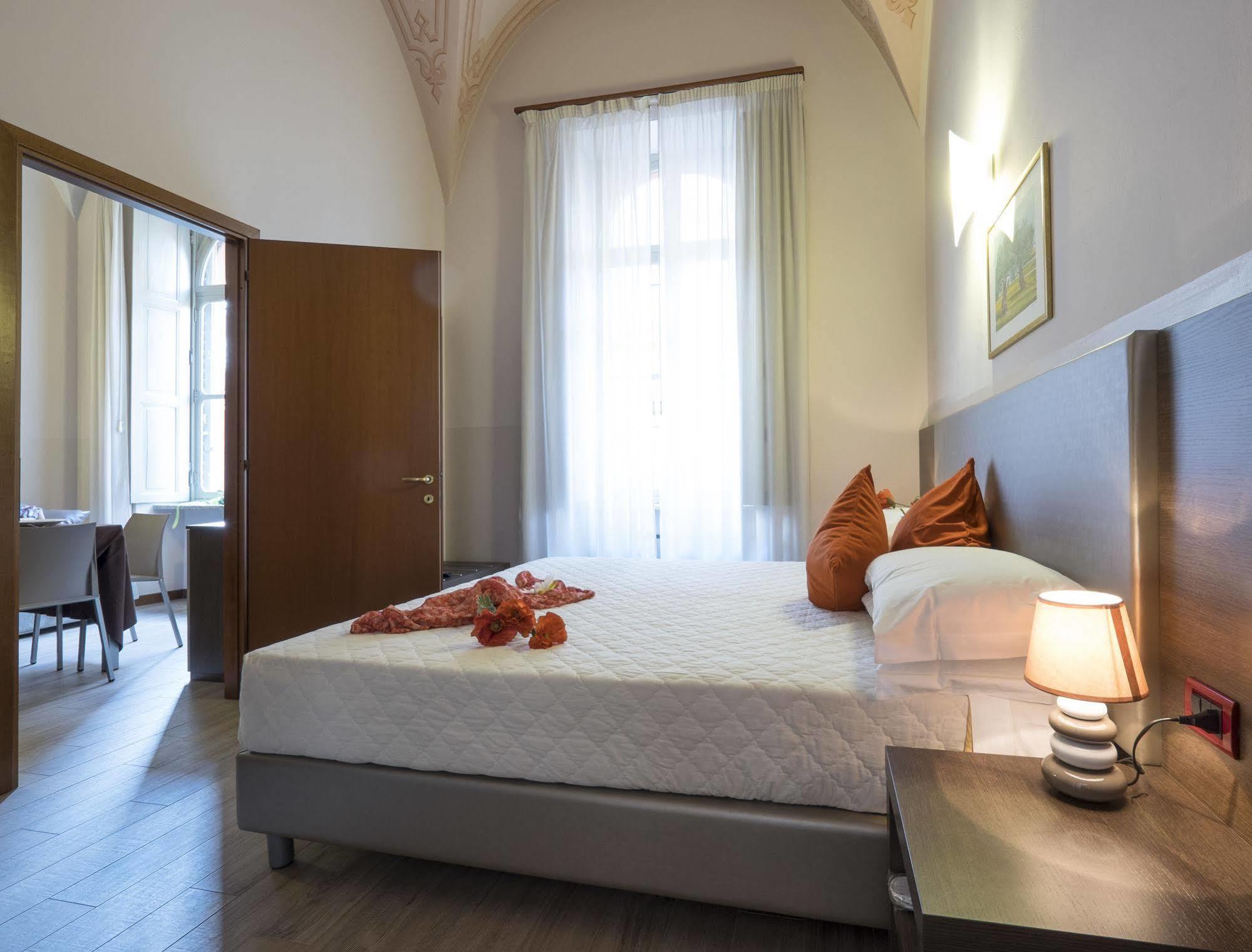 Residence Caffe Savona Альба Экстерьер фото